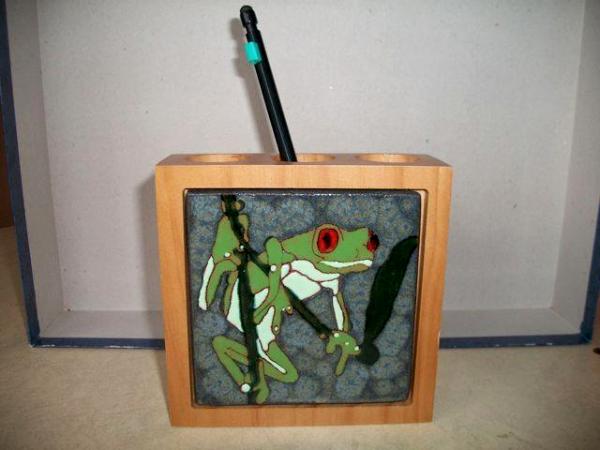 Red-eyed tree frog - handmade tile on pen and pencil holder